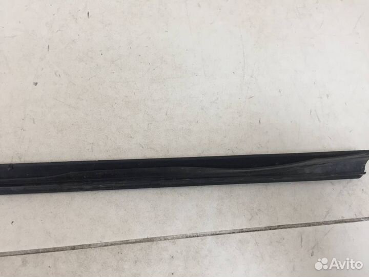 Накладка лобового стекла Skoda Karoq 2017