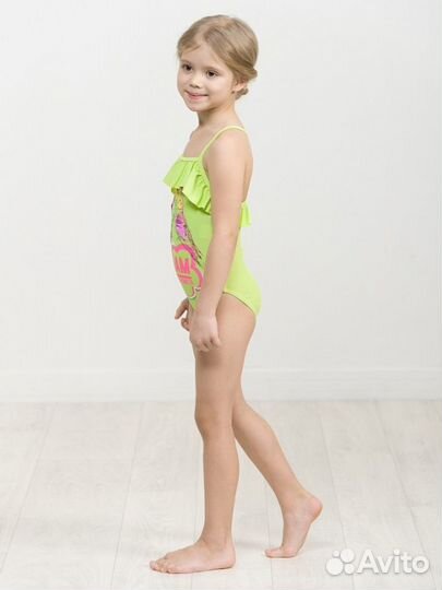 Купальник для девочек яблочный с попугаями (рост 1