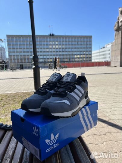 Кроссовки Adidas zx700