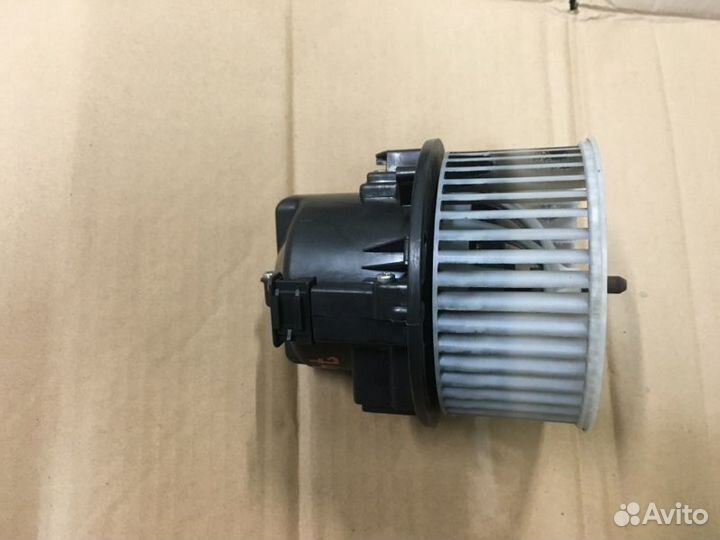Моторчик отопителя печки Volvo S80 2006-2016г