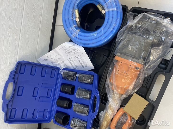 Набор гайковерт пневматический и набор головок