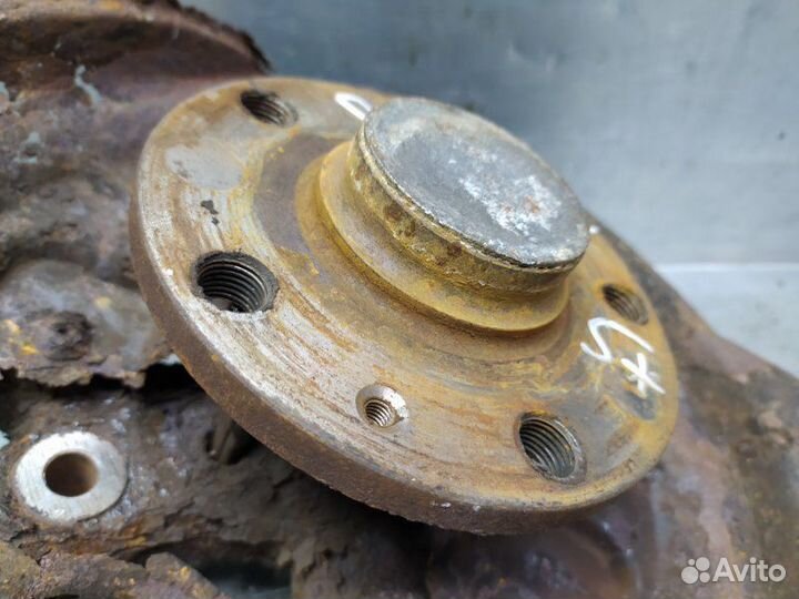 Кулак поворотный задний правый Volkswagen Golf V