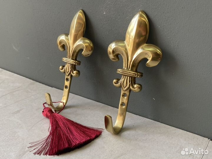 Крючок настенный лилия Fleur-de-Lys Латунь