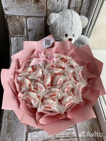 Букеты из конфет и тюльпанов к 8 марта