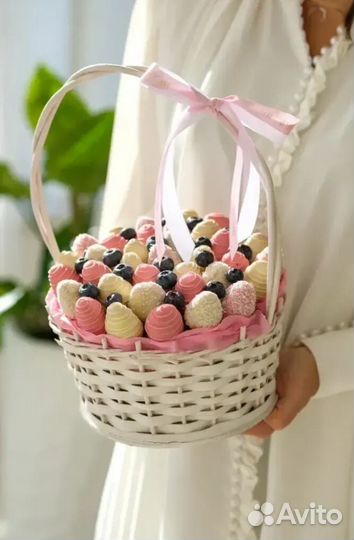 Клубника в шоколаде корзина