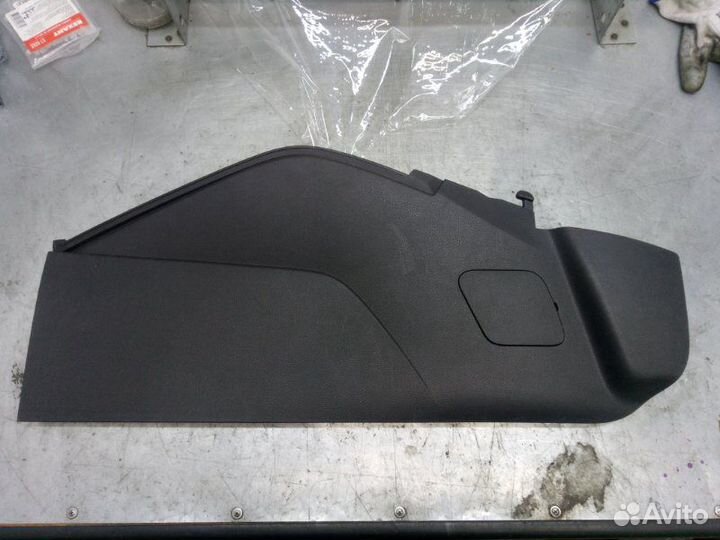 Накладка (кузов внутри) правая Ford Focus 3