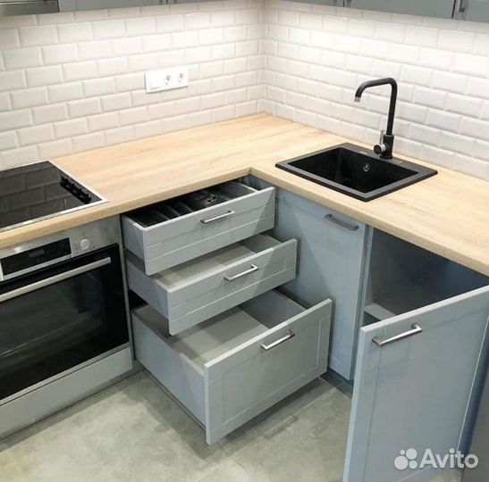 Кухонный гарнитур в серых тонах