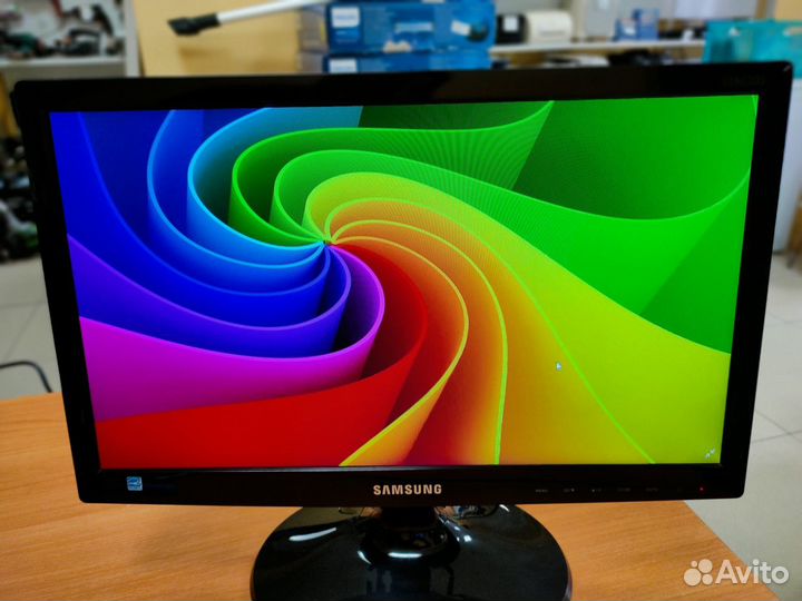 Монитор Samsung S19C300 цн