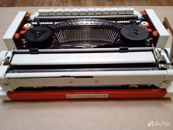 Печатная пишущая машинка