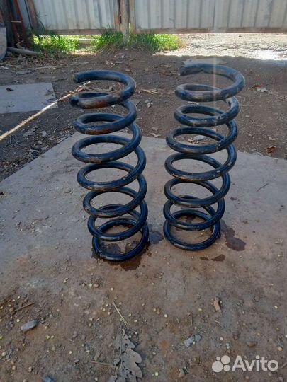Пружины задние на toyota mark II 110