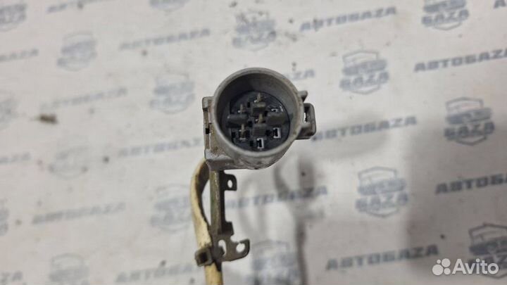 Замок двери передний левый Toyota Corolla Ceres