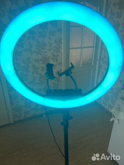 Кольцевая лампа со штативом