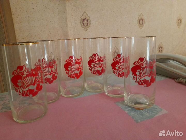 Стеклянные стаканы