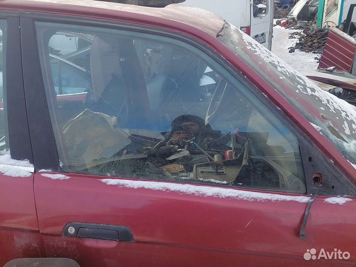 Стекло двери переднее левое BMW E34