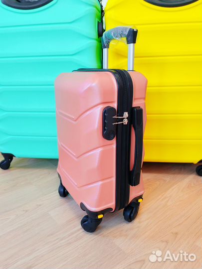 Чемодан на колёсах ручная кладь 40 30 20
