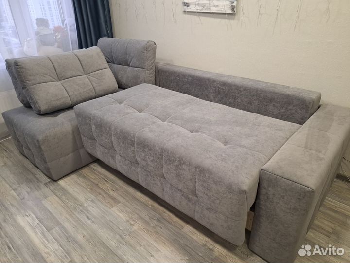 Большой угловой диван