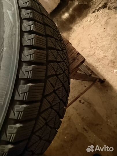 Bridgestone Blizzak DM-V2 225/65 R17