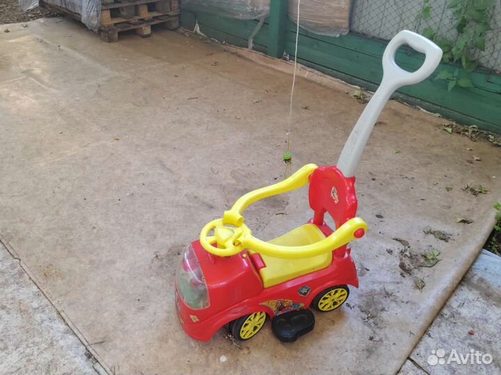 Детская машинка каталка с ручкой б у