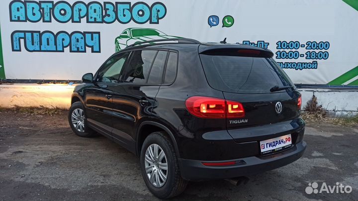 Датчик температуры воздуха Volkswagen Tiguan 4B0820539