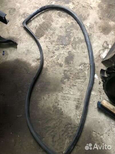 Уплотнитель двери передний Сузуки Гранд Витара 3