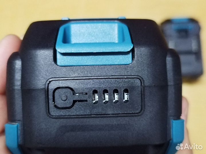 Аккумуляторы + зарядное устройство Makita