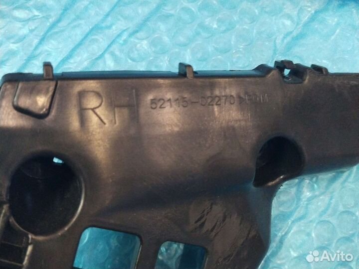 Кронштейн Королла 180 передний правый Новый