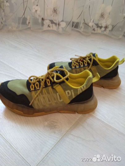 Кроссовки для девочки