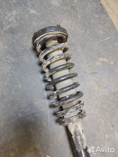 Стойка амортизатора передняя правая Honda Accord 7