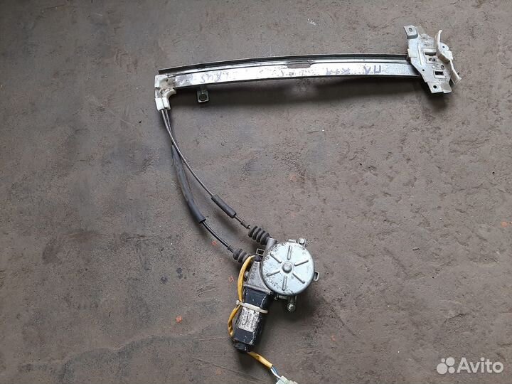 Передний левый стеклоподъемник Kia Clarus