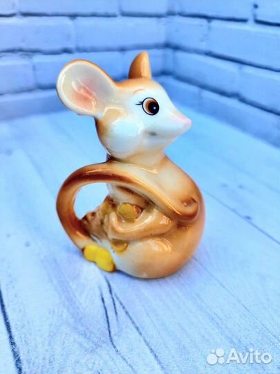 Фарфоровая фигурка мышка