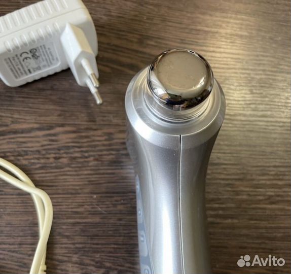 Массажный аппарат для ухода за лицом Desheli