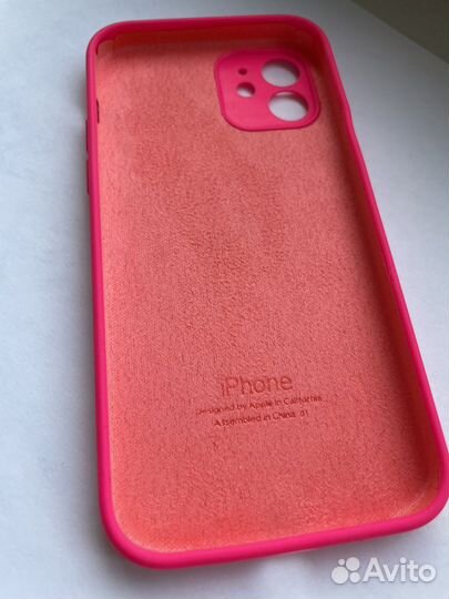 Чехол с инкрустацией яблока на iPhone