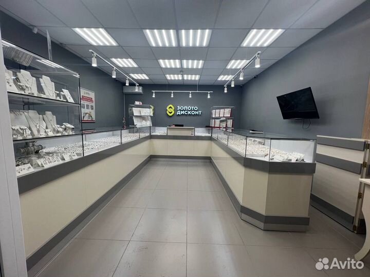 Золотые серьги зеленый камень