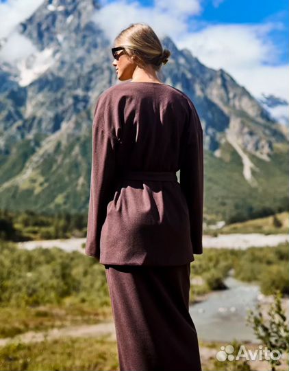 Костюм женский с юбкой 44 размер