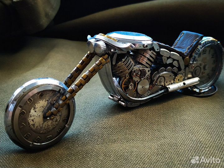 Мотоцикл сувенир, ручная работа, детали часов. №16