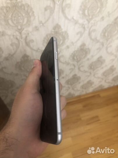 Телефон iPhone 6s