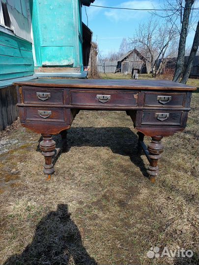 Старинный стол