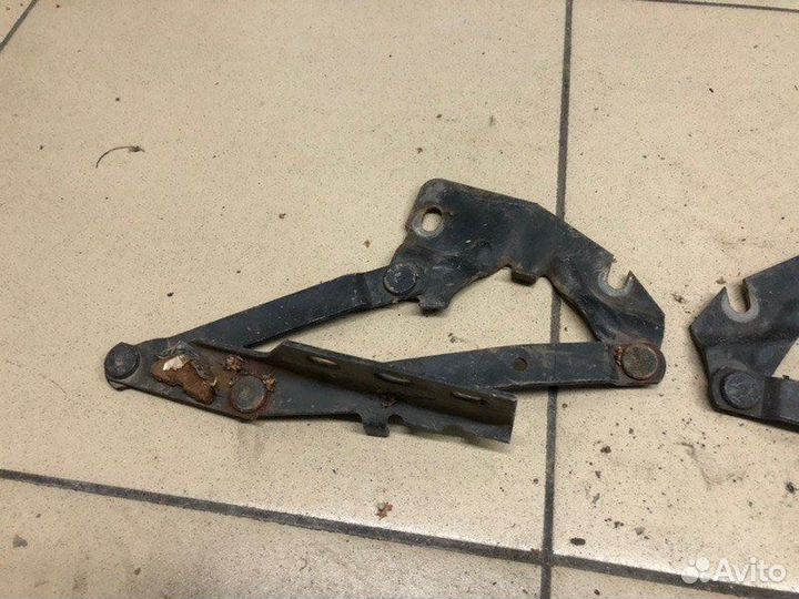 Петля крышки багажника Ford Scorpio 1998
