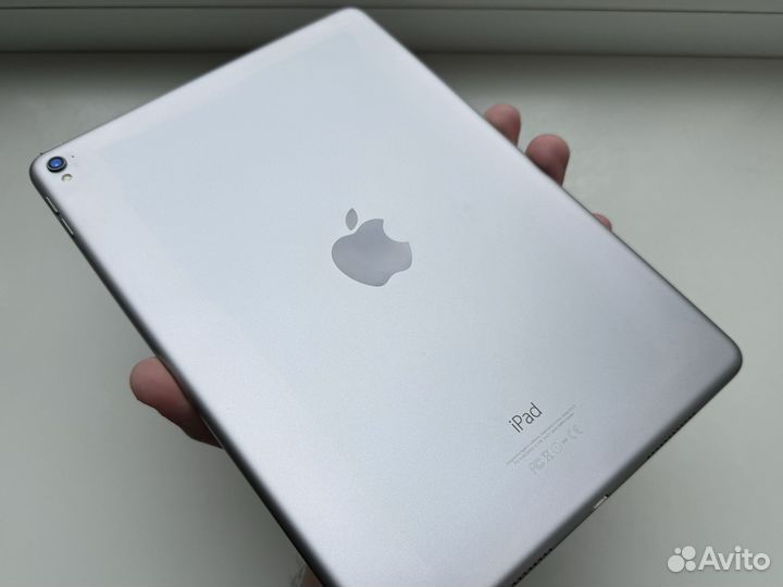 Apple iPad Pro 9.7 2016 128 Гб Wi-Fi Серый