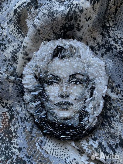 Бисерная брошь Мэрилин Монро