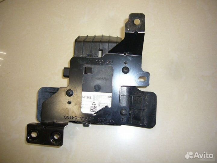 Радар BSD (Слепых зон) левый Kia Stinger седан