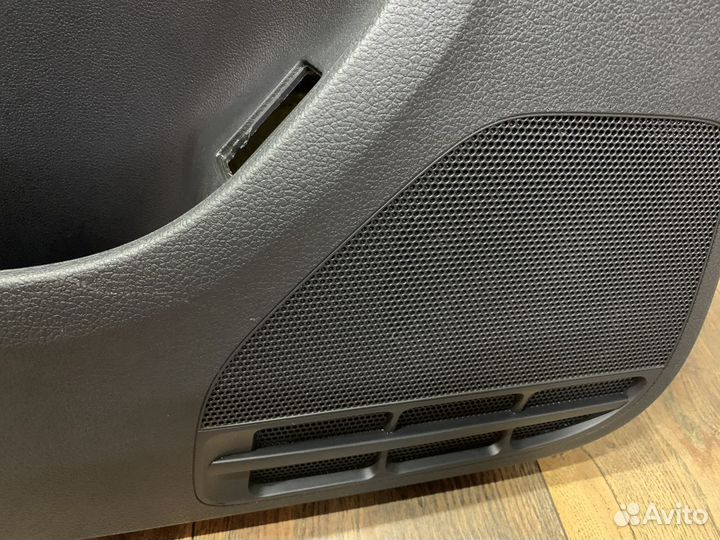 Volkswagen Jetta 6 Обшивка двери передней левой