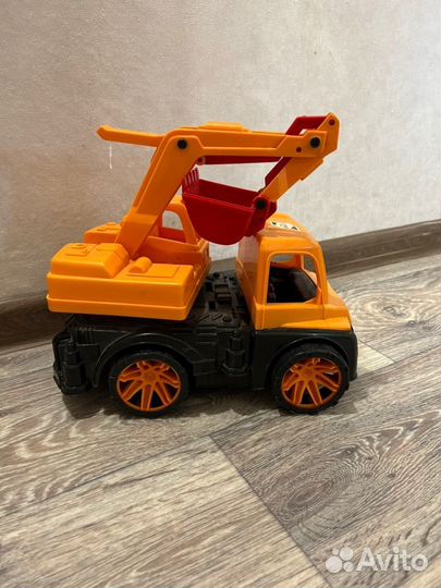 Экскаватор игрушка