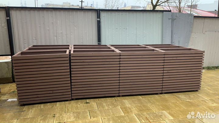 Деревянные уличные кашпо 