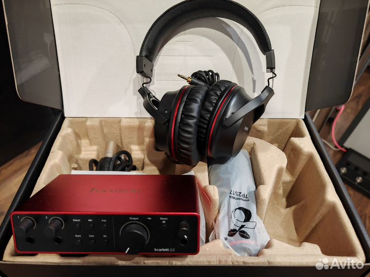 Focusrite Scarlett 2i2 studio 4 gen