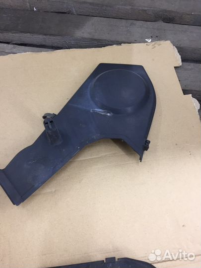 Крышка двигателя audi