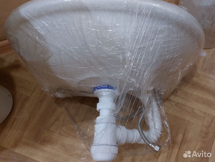 Раковина в ванную новая