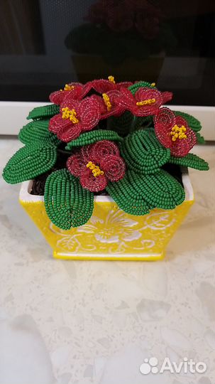 Фиалка из бисера