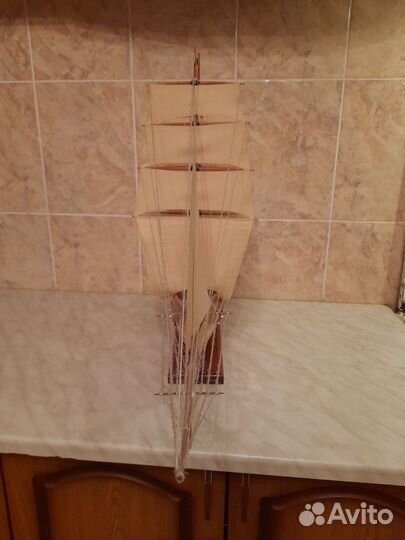 Модель парусника из дерева