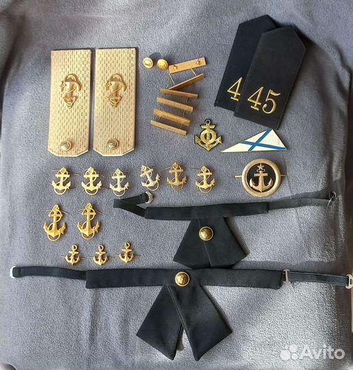 Погоны, галстуки, нашивки 45